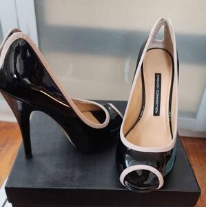 Peep toe shoes